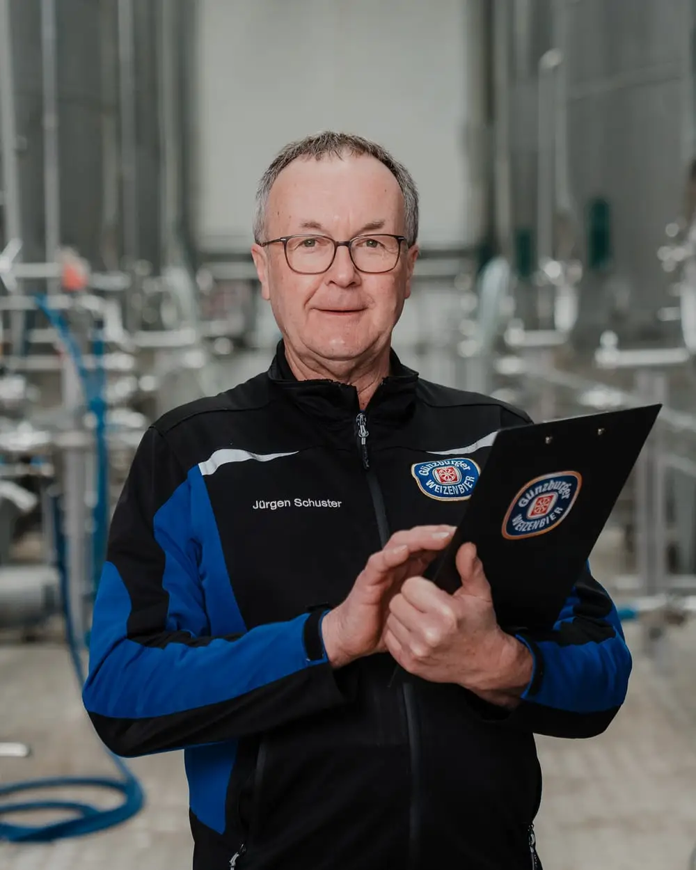 Mitarbeiter mit Klemmbrett